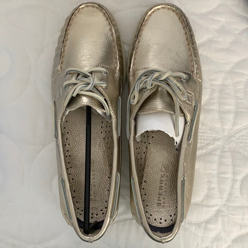 Speedy Women’s Gold Metallic Boat Shoe